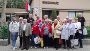 Évgyűrűk Idősek Klubjának csoportképe
