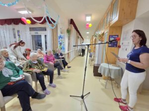 Lakók és dolgozók mulatnak