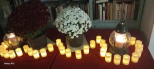 krizantémok és mécsesek